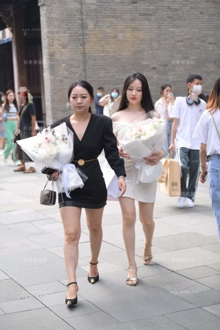 每人一束花，很开心！