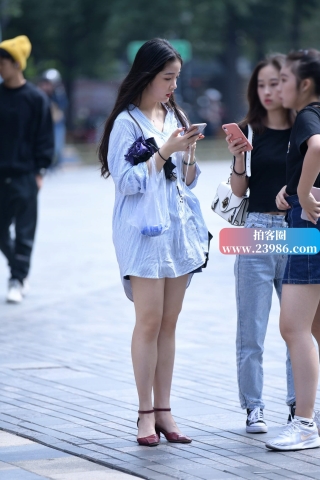 街拍美腿姐姐