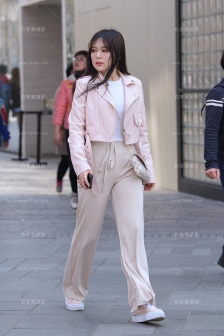 【街拍之魂赛帖】对镜头这一笑真是太甜了