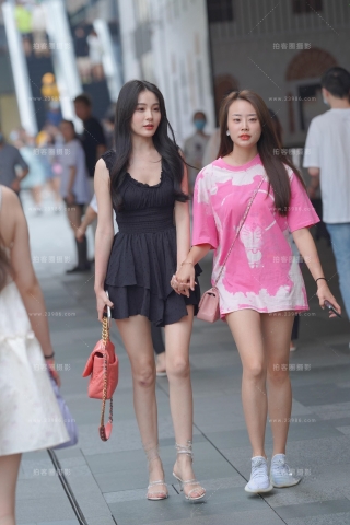 水灵灵的气质美女