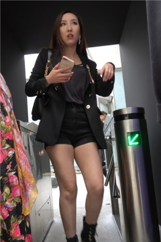 4K - 街拍美腿美女姐姐 [1.04 GB/MP4]（视频版）