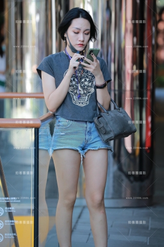 性感热裤小姐姐