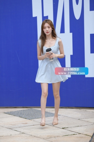 蓝色连衣裙小仙女