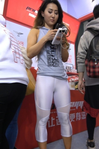 4K 丰腴紧身弹力裤健身美女（视频版）