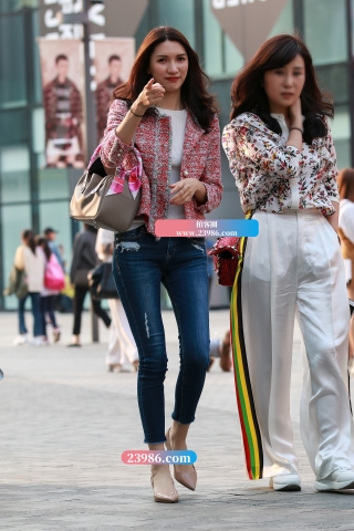 【小默赛帖】第1312篇★逛街的牛仔美女★