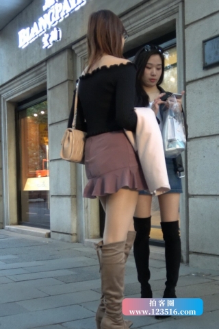 4K - 街头抓拍两位长靴美腿姐姐 [709 MB/MP4]（视频版）