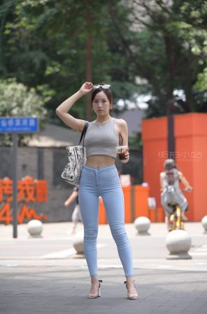 习惯独行 ~ 紧牛美女 【套图+视频】