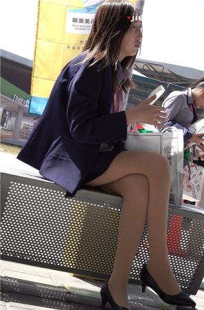 4K - 制服Ol肉丝袜美腿女子 [1.45 GB/MP4]