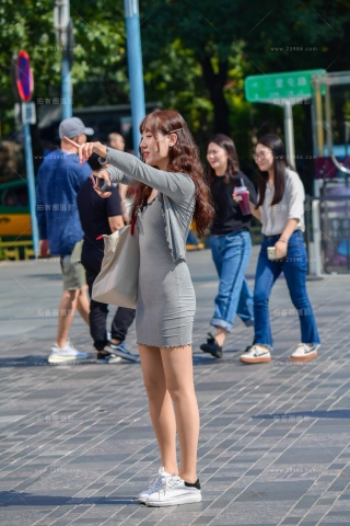 街拍包臀裙美女