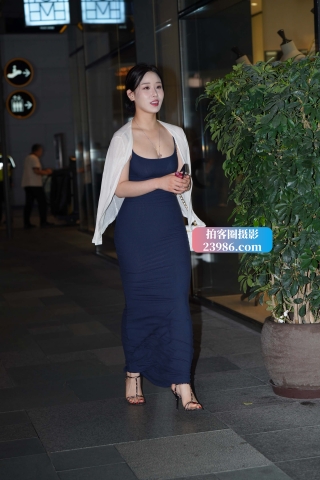 夜拍深蓝色长裙高跟美女