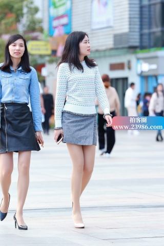 街拍丝腿粉高跟~