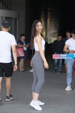 搭讪粉色包包美眉