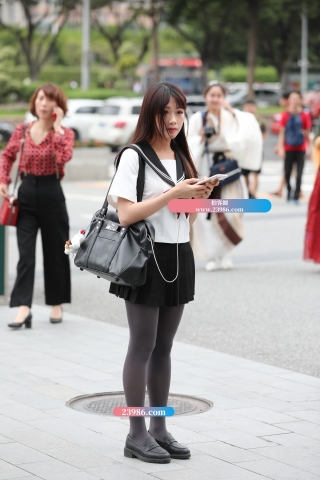 [辉辉赛贴]灰色丝袜jk校服美眉