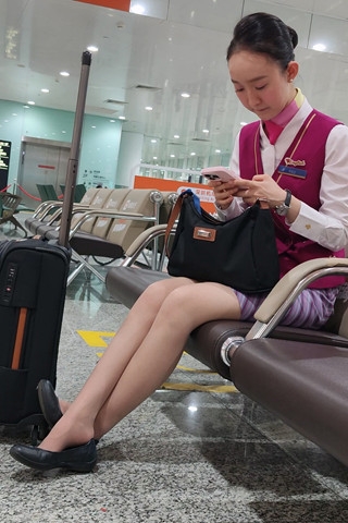 4K视频，南航空姐平底鞋肉丝长腿休息歇脚（视频版）