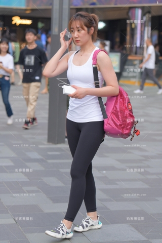 【红石赛贴】听电话的美女