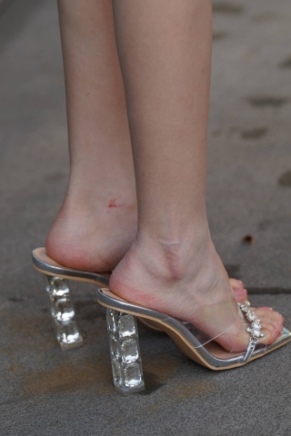 优雅身姿高挑长腿美女