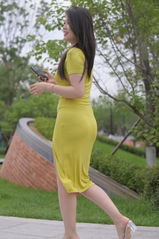 黄色长裙美女（城市版）
