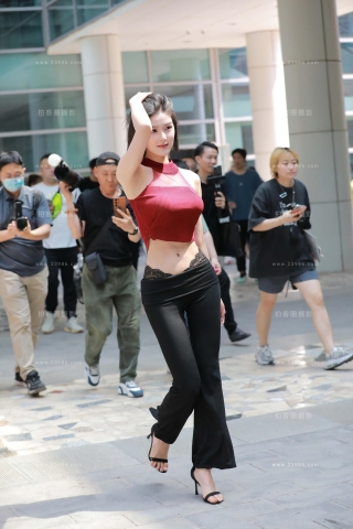 黑色长裤美女---程儿