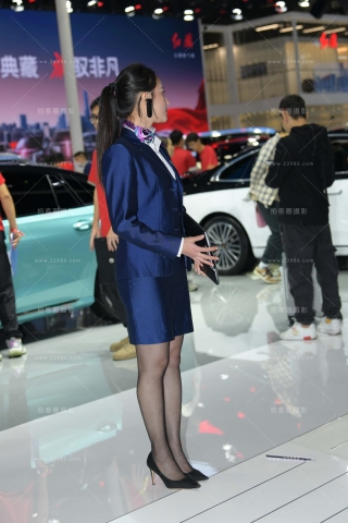 马尾辫嘿丝工装销售员