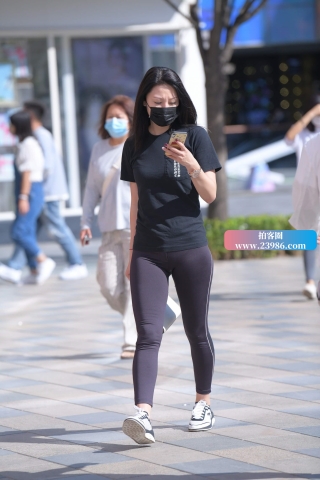 紧身弹力裤美眉