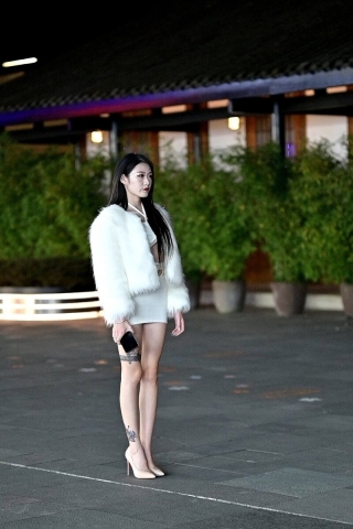 菲菲白短裙3分29秒  [3.07 GB]（视频版）