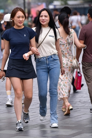 ★韵味牛仔裤美女