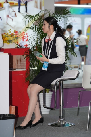 金融公司的rou丝职员小姐姐