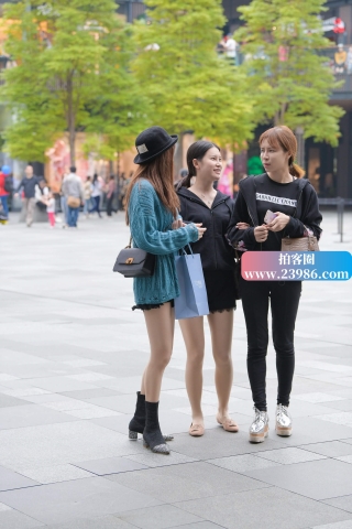 街拍丝袜美腿美眉