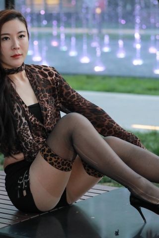 黑丝热裤高跟美女