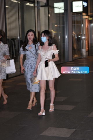 偶遇白裙小姐姐