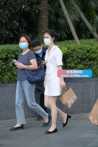 苗条小姐姐跟闺蜜