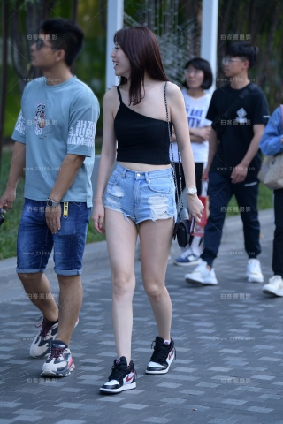 第1565篇★高挑热裤美女★