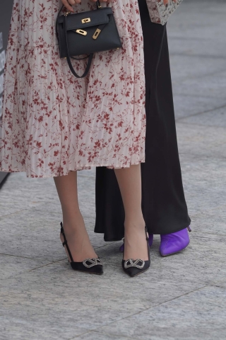 另一个版本的轻奢长裙美女