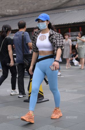 令人震撼的润臀美女