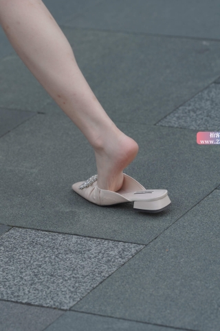 小姐姐真的好白皙