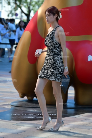 ★苗条碎花短裙美女