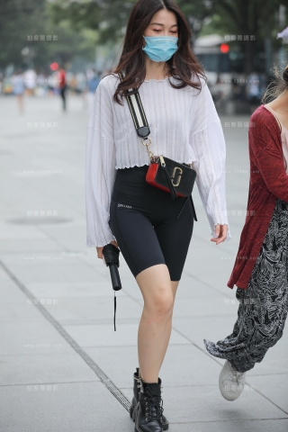 【玻璃街拍】黑色瑜伽短裤