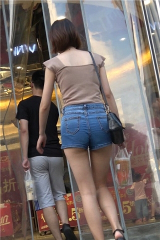 4k-高腰牛仔热裤苗条身材街拍美女 [1.08 GB]（视频版）