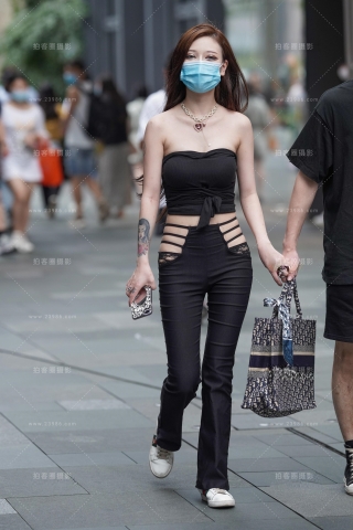 大胆前卫的打扮