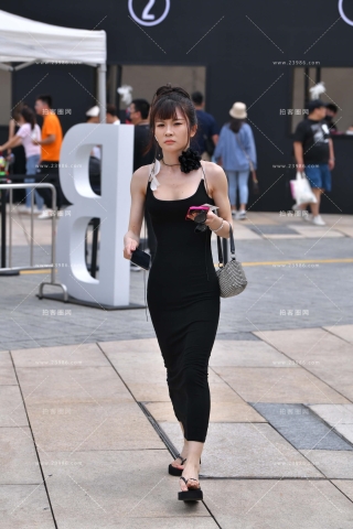 黑色长裙小姐姐