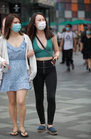 紧牛美女，有亮点！~