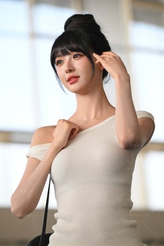 25成都车展美腿美足网红小玥玥