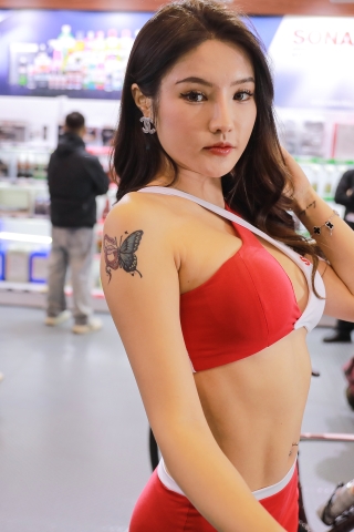 GT红色超短包臀裙