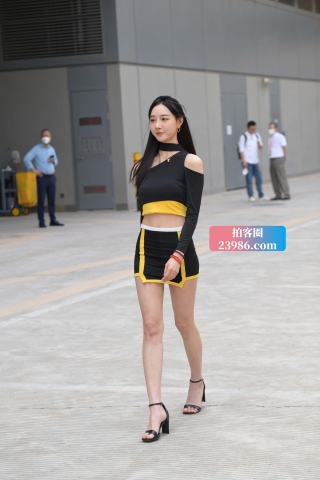 场外遇见大长腿的她~