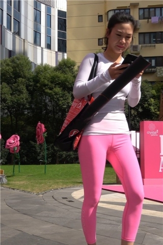 4k-超性感粉色紧身瑜伽裤曼妙身材女神第二集 [1.17 GB]（视频版）