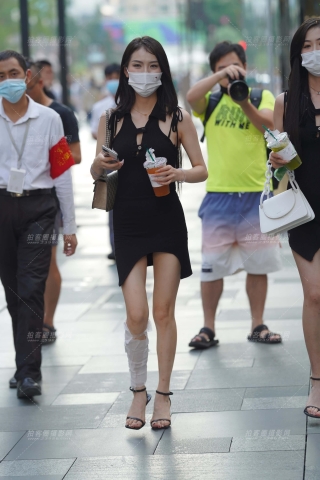 搭讪黑色裙美女姐妹