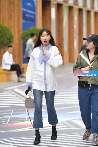 街拍高挑的长发姐姐