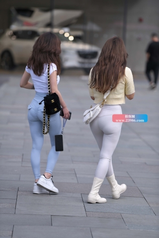 街拍紧翘蜜臀姐妹