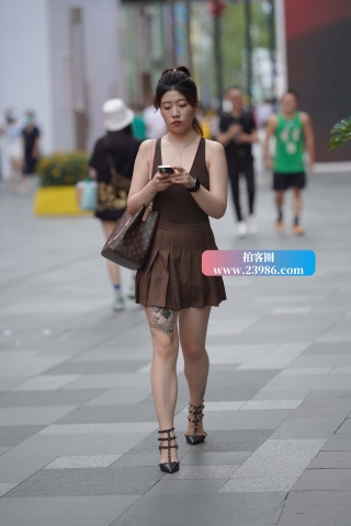 丰厚性感的嘴唇美女【原图+视频】