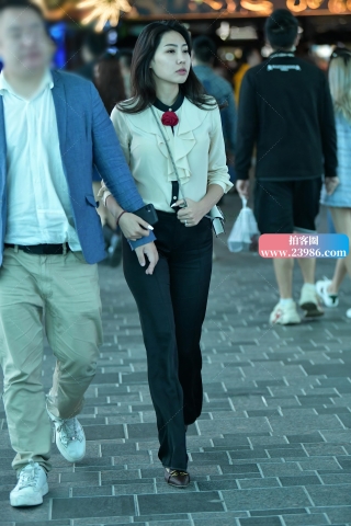 ★黑色阔腿裤紧身美女